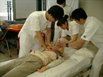 �����a�@�@�\�@�������_��ÃZ���^�[�F�Ō�t�A�E�͕��������i�[�X�i�r