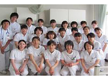 �����a�@�@�\�@�܂��ƈ�ÃZ���^�[�F�Ō�t�A�E�͕��������i�[�X�i�r