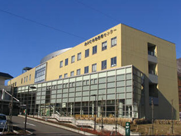 ���򒬕ی���ÃZ���^�[�F�Ō�t�A�E�͕��������i�[�X�i�r