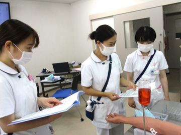 �b�{���a�@�F�Ō�t�A�E�͕��������i�[�X�i�r