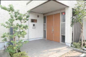 ������ȑ�w�����q��ÃZ���^�[�F�Ō�t�A�E�͕��������i�[�X�i�r