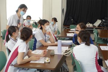 �q�~�����a�@�F�Ō�t�A�E�͕��������i�[�X�i�r