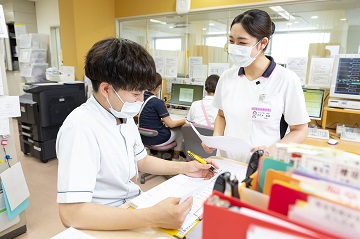 ������ȑ�w�����a�@�F�Ō�t�A�E�͕��������i�[�X�i�r