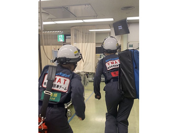 ���l�s����w�����s��������ÃZ���^�[�F�Ō�t�A�E�͕��������i�[�X�i�r