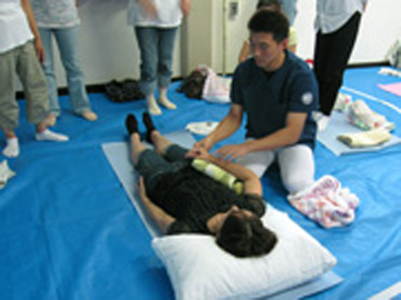 �����a�@�@�\�@�����a�@�F�Ō�t�A�E�͕��������i�[�X�i�r