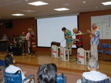 �����a�@�@�\�@��a�̎R��ÃZ���^�[�F�Ō�t�A�E�͕��������i�[�X�i�r