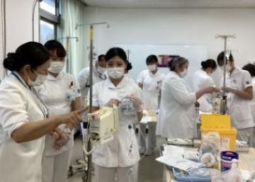 �����a�@�@�\�@�_�ސ�a�@�F�Ō�t�A�E�͕��������i�[�X�i�r