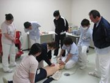 �����a�@�@�\�@���������a�@�F�Ō�t�A�E�͕��������i�[�X�i�r