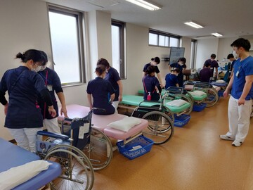 ��{���������a�@�F�Ō�t�A�E�͕��������i�[�X�i�r