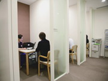 �������b���ȑ�w�@������ÃZ���^�[�@���̗p�����͓������b���ȑ�w�i�{�@�E������ÃZ���^�[�E������ÃZ���^�[�E���a�@�j�y������W�z�F�Ō�t�A�E�͕��������i�[�X�i�r