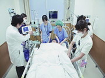 �������b���ȑ�w�����@���a�@���̗p�����͓������b���ȑ�w�i�{�@�E������ÃZ���^�[�E������ÃZ���^�[�E���a�@�j�y������W�z�F�Ō�t�A�E�͕��������i�[�X�i�r