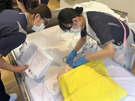 ������ȑ�w����ÃZ���^�[�F�Ō�t�A�E�͕��������i�[�X�i�r