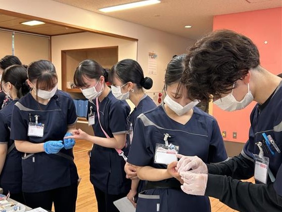 ������ȑ�w����ÃZ���^�[�F�Ō�t�A�E�͕��������i�[�X�i�r