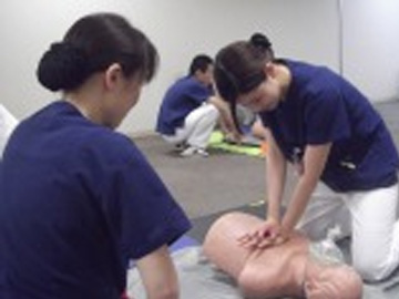 ������������a�@�F�Ō�t�A�E�͕��������i�[�X�i�r