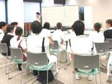 �k�d��������ÃZ���^�[�F�Ō�t�A�E�͕��������i�[�X�i�r