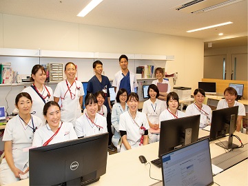 ��t������Z���^�[�F�Ō�t�A�E�͕��������i�[�X�i�r