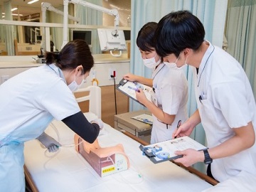 ��t������Z���^�[�F�Ō�t�A�E�͕��������i�[�X�i�r