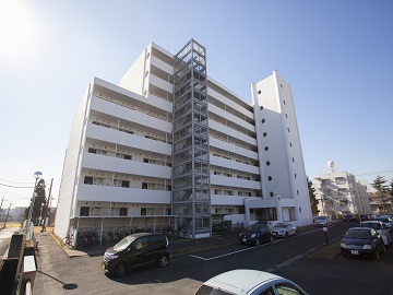 ��t������Z���^�[�F�Ō�t�A�E�͕��������i�[�X�i�r