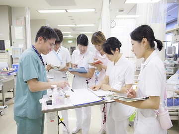 ��t���z��a�Z���^�[�F�Ō�t�A�E�͕��������i�[�X�i�r