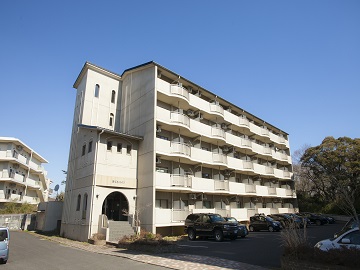 ��t���z��a�Z���^�[�F�Ō�t�A�E�͕��������i�[�X�i�r