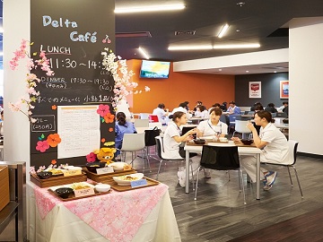 ��t�������a�@�F�Ō�t�A�E�͕��������i�[�X�i�r