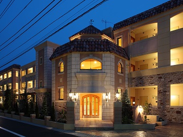 ��t�������a�@�F�Ō�t�A�E�͕��������i�[�X�i�r