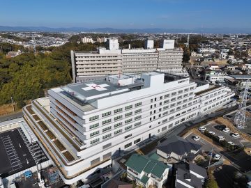 �l����ÃZ���^�[�F�Ō�t�A�E�͕��������i�[�X�i�r