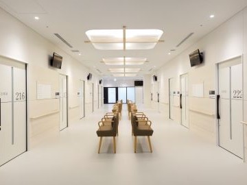 �l����ÃZ���^�[�F�Ō�t�A�E�͕��������i�[�X�i�r