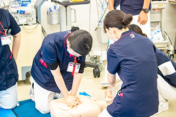 �ɓ��s���a�@�F�Ō�t�A�E�͕��������i�[�X�i�r