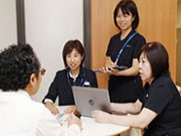 ���������w���X�P�A�z�X�s�^���F�Ō�t�A�E�͕��������i�[�X�i�r