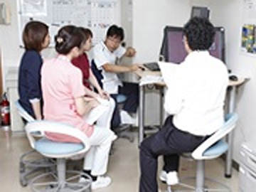 ���������w���X�P�A�z�X�s�^���F�Ō�t�A�E�͕��������i�[�X�i�r