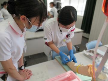 �{�錧������Z���^�[�F�Ō�t�A�E�͕��������i�[�X�i�r