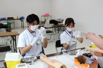 �������F��a�@�F�Ō�t�A�E�͕��������i�[�X�i�r